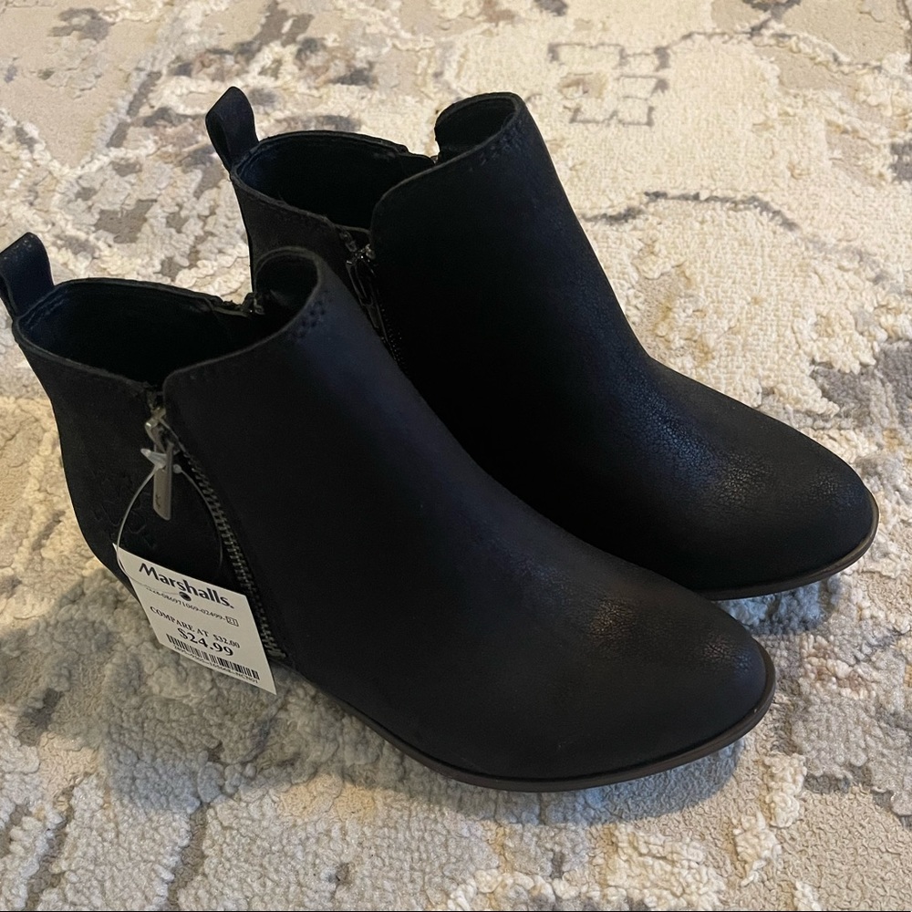 NWT Ankle boots